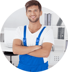 Publicité pour General Building Cleaning (GBC). La partie supérieure présente un portrait circulaire d'un homme souriant aux cheveux bruns, vêtu d'une salopette bleue et d'un t-shirt blanc, les bras croisés dans un bureau. Sous l'image, le titre en gras 